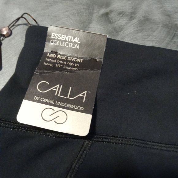 Black Form-Fitting Bike Shorts - Picture 2 of 9